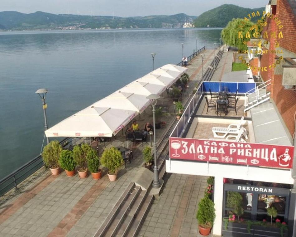 골루바츠 Zlatna Ribica 아파트 외부 사진